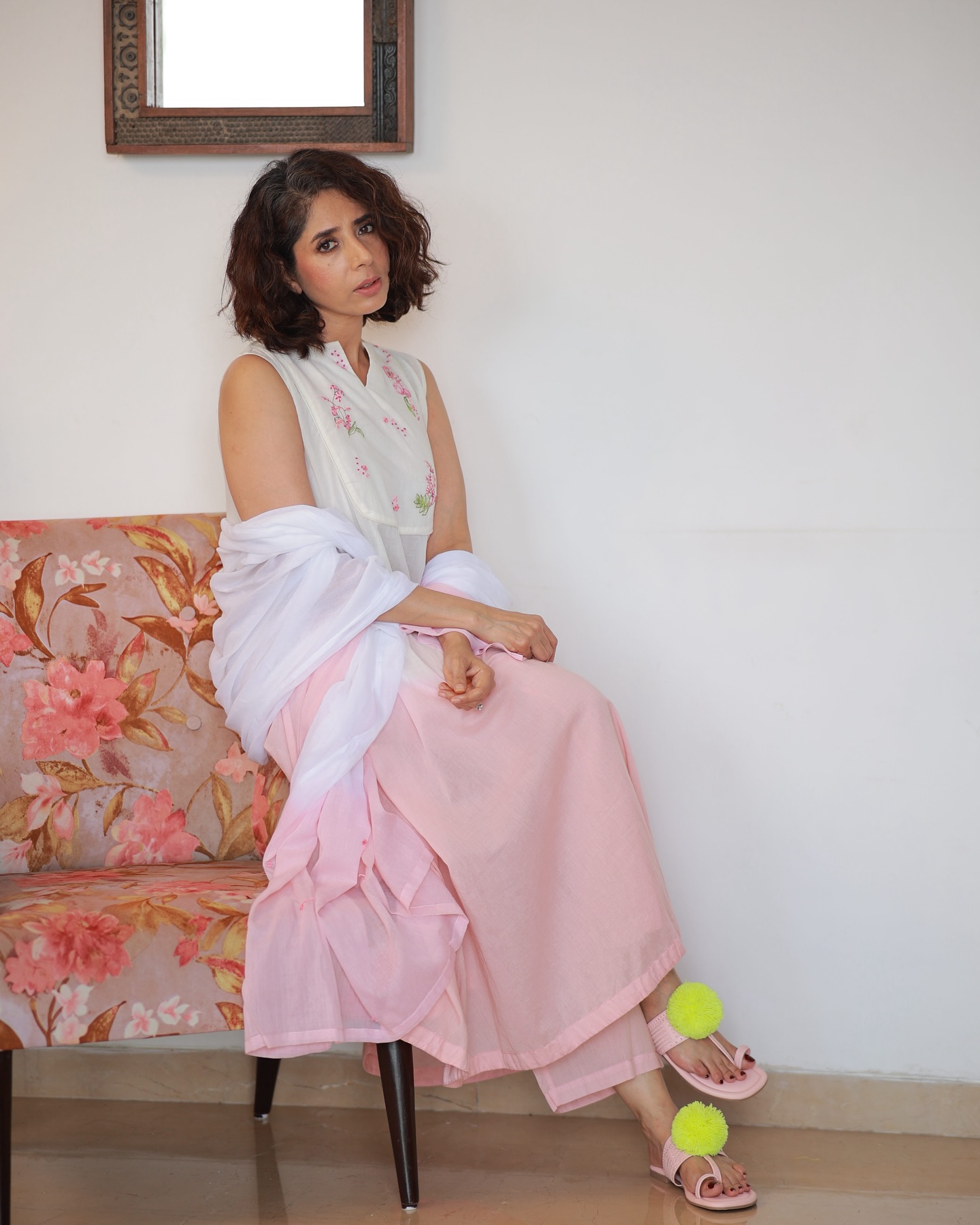 Aiana in a pink outfit by @kavana.in
