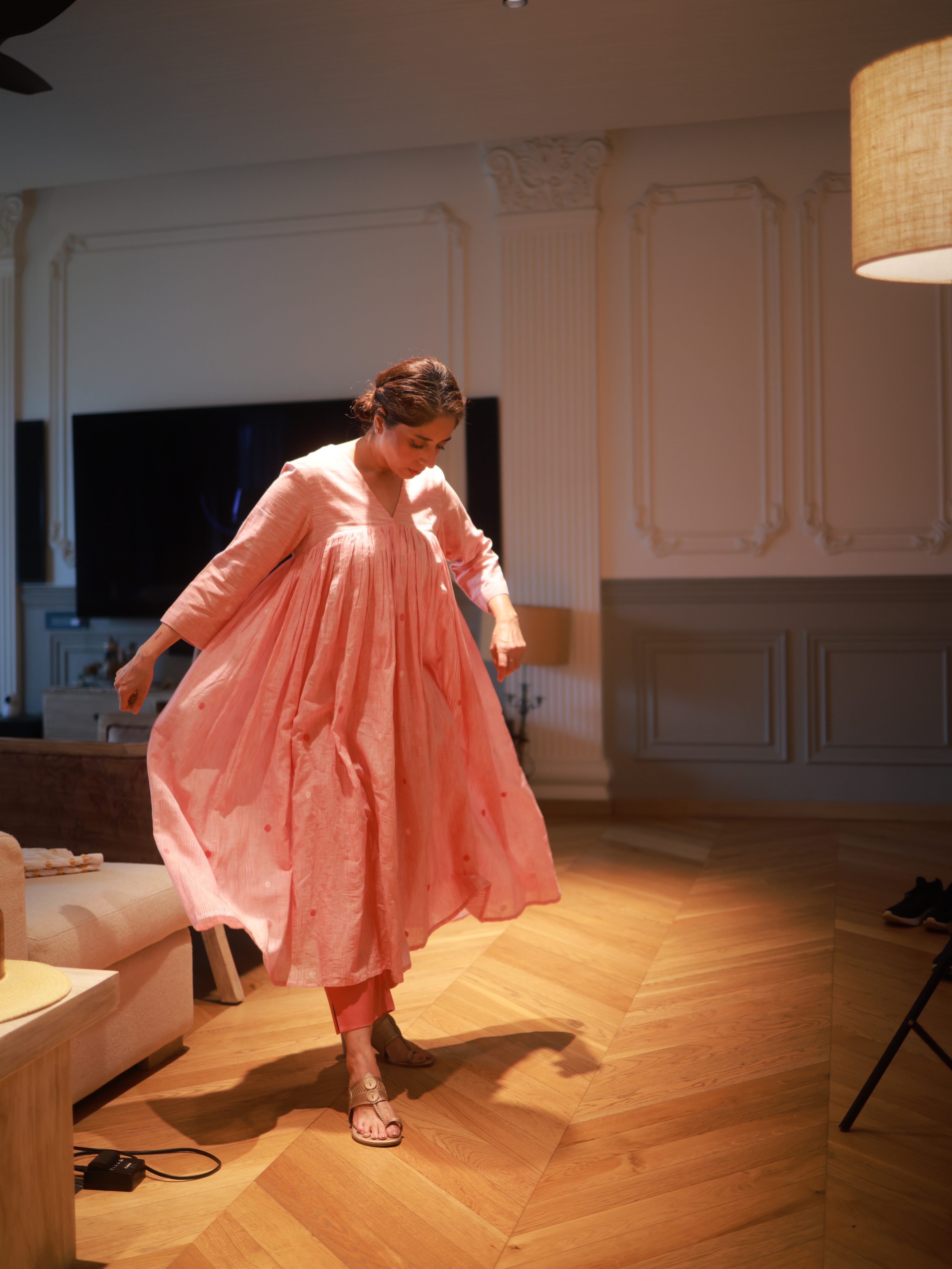 Soft light, handwoven khadi, and the kind of silhouette that moves…